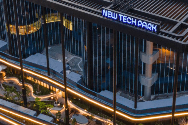 5 Singapore Stocks at 52-Week Highs: Sell, Hold or Buy More?