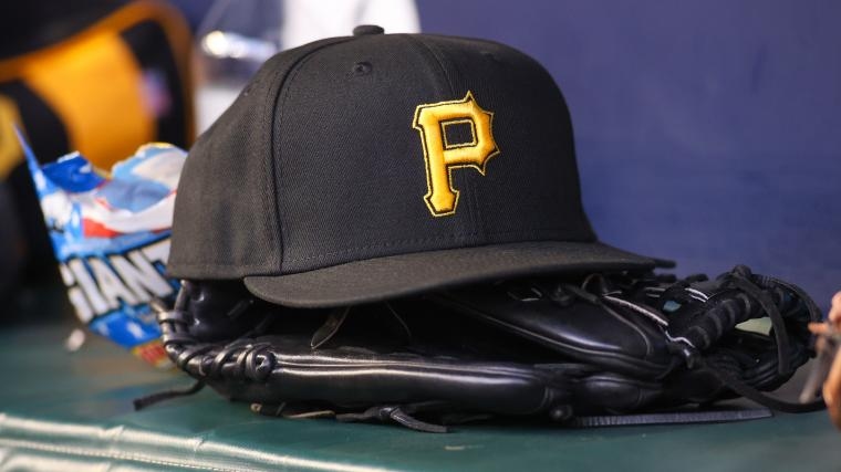 Pirates predicted to replace Derek Shelton with former NL central rival, 2-time World Series Champ