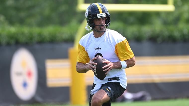 Steelers predicted to cut ties with Packers legend Aaron Rodgers for 13-TD unproven QB