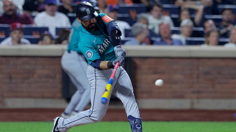 Mariners' Eugenio Suarez took one swing that may snap his funk
