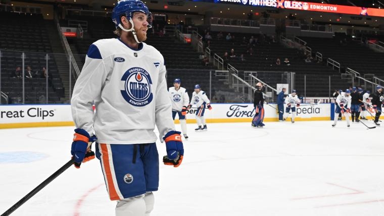 Oilers' Connor McDavid predicted to follow Wayne Gretzky's footsteps in shocking trade idea