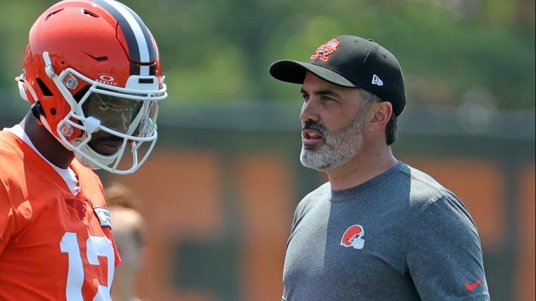 Kevin Stefanski deliberately protecting Colorado Buffaloes football's Shedeur Sanders during Browns training camp