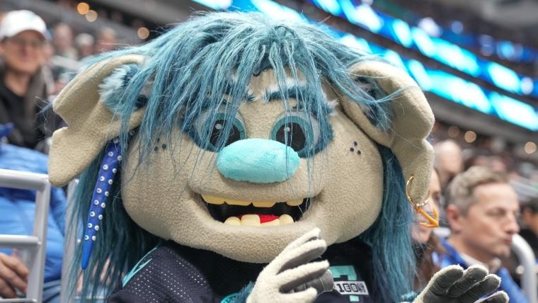 Kraken mascot bear encounter: Watch as Buoy and Seattle F John Hayden get charged during promo shoot