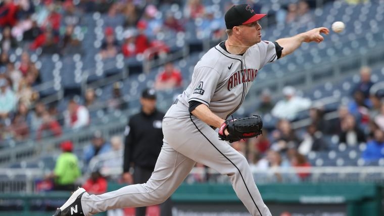 Blue Jays sign former All-Star pitcher in surprise free agent opportunity