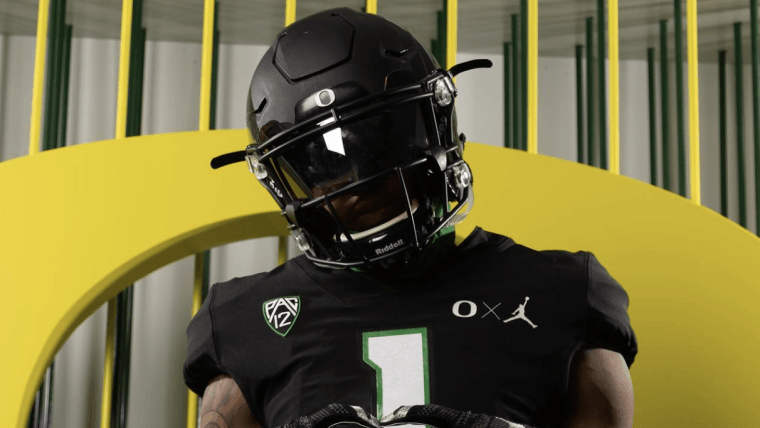 Oregon's Dakorien Moore already labeled nation's best freshman