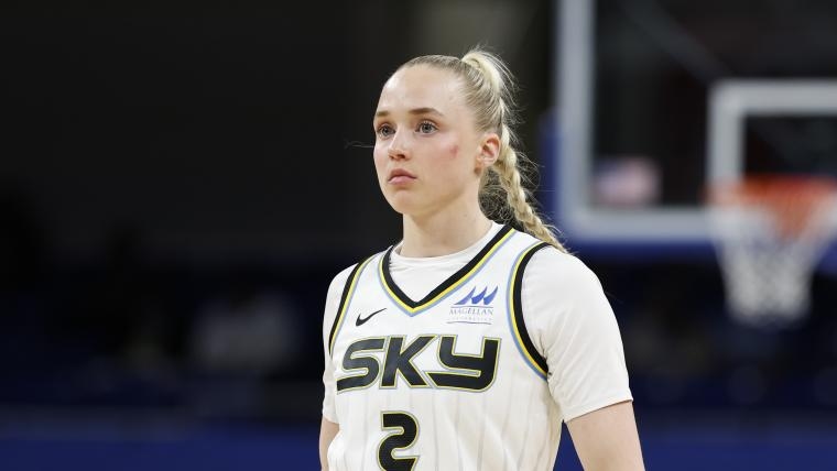 Hailey Van Lith turns heads with bold game-day look in Sky-Sun matchup
