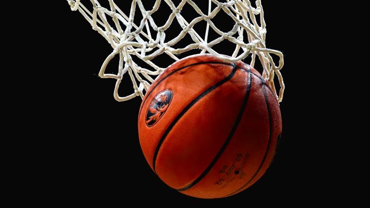 4-star high school basketball star throws down dunk of the summer; is he really only 5-foot-9?