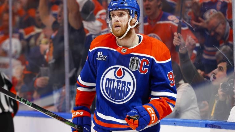 Oilers' Connor McDavid expected to sign shorter-term contract