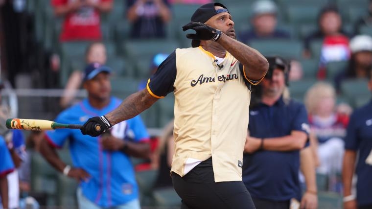 Yankees legend hit an absolute monster home run in the celebrity softball game