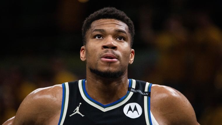 Bucks star Giannis Antetokounmpo still 'evaluating future' amidst trade rumors