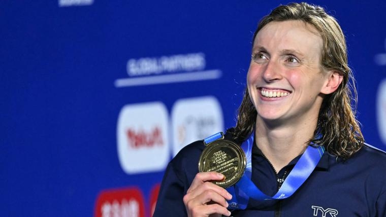 Katie Ledecky 800 free record: Swimming legend breaks multiple marks with 7th-consecutive World Championship gold