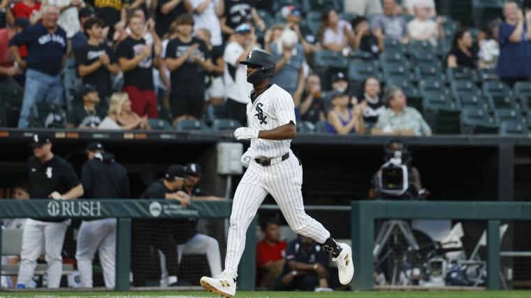 Chicago White Sox break the Internet with a 50-foot hot dog