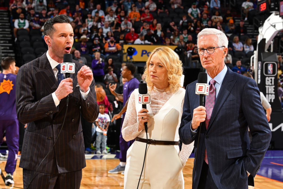 Sports Fans Calling For Legendary ESPN Announcer To Retire