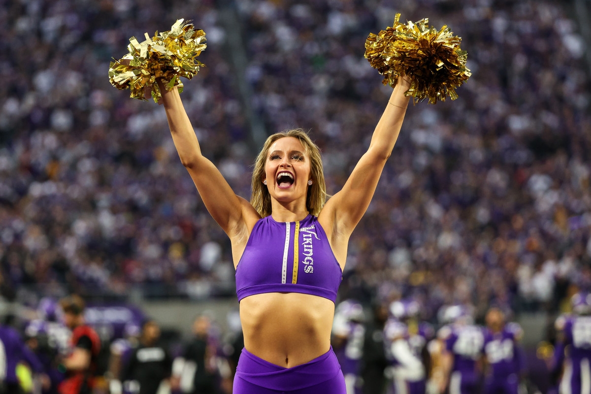 'Absolute Honor': Minnesota Vikings Cheerleader Goes Viral During Preseason