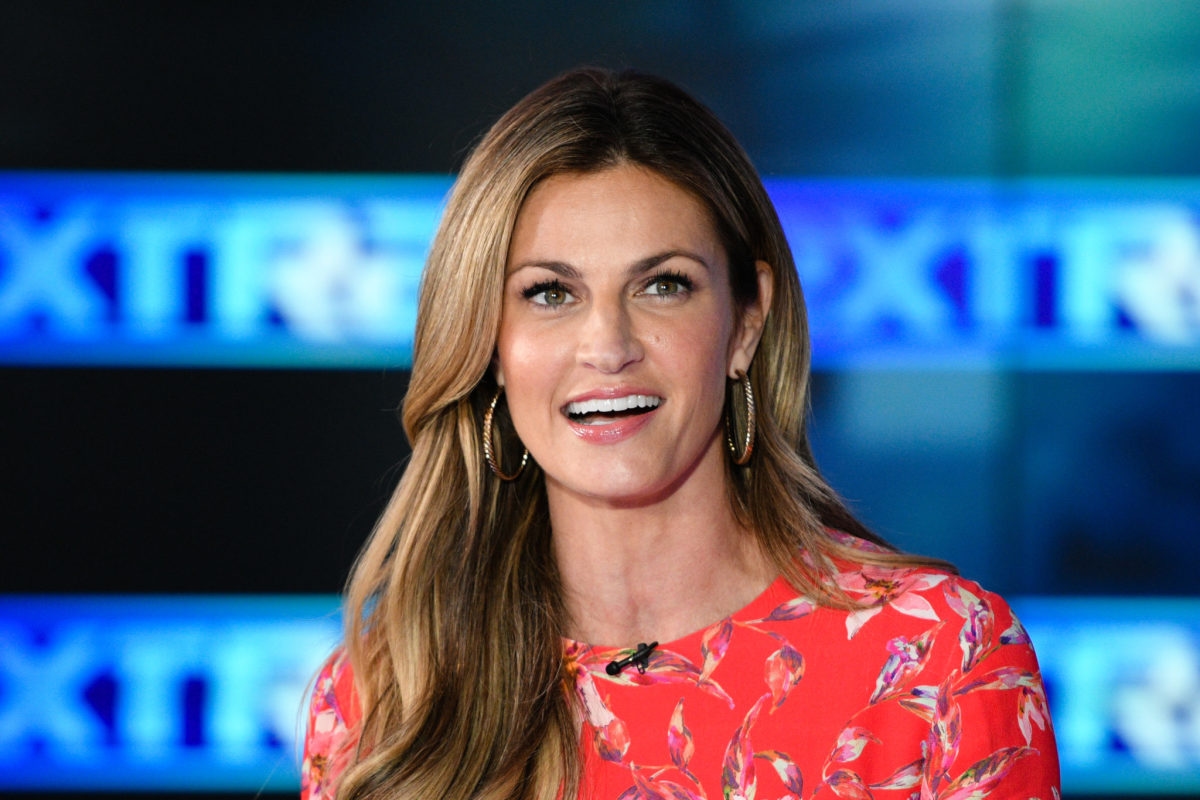 'Supermodel' Pool Photo Of Erin Andrews Wins NFL Weekend