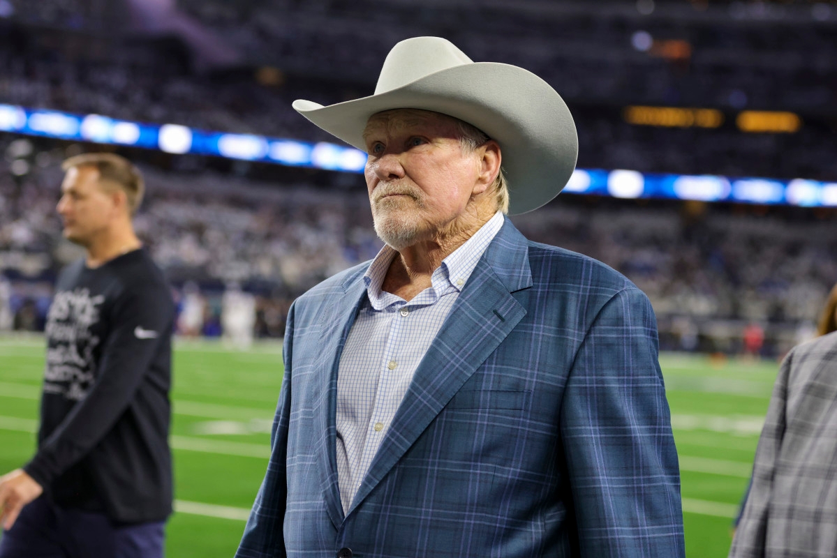 NFL Fans React To Wild Terry Bradshaw Airport Video