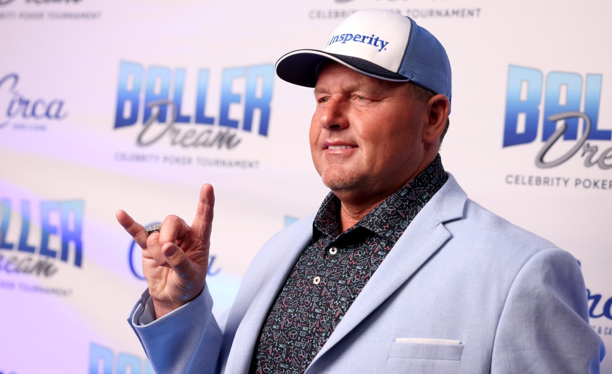 Baseball Legend Roger Clemens Uses 1 Word To Describe President Trump