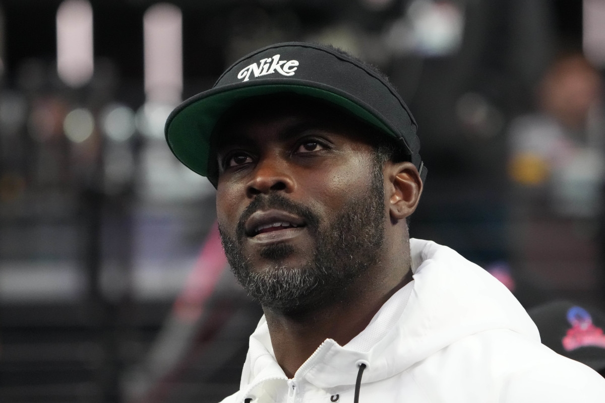 Congratulations Pouring In For NFL Legend Michael Vick