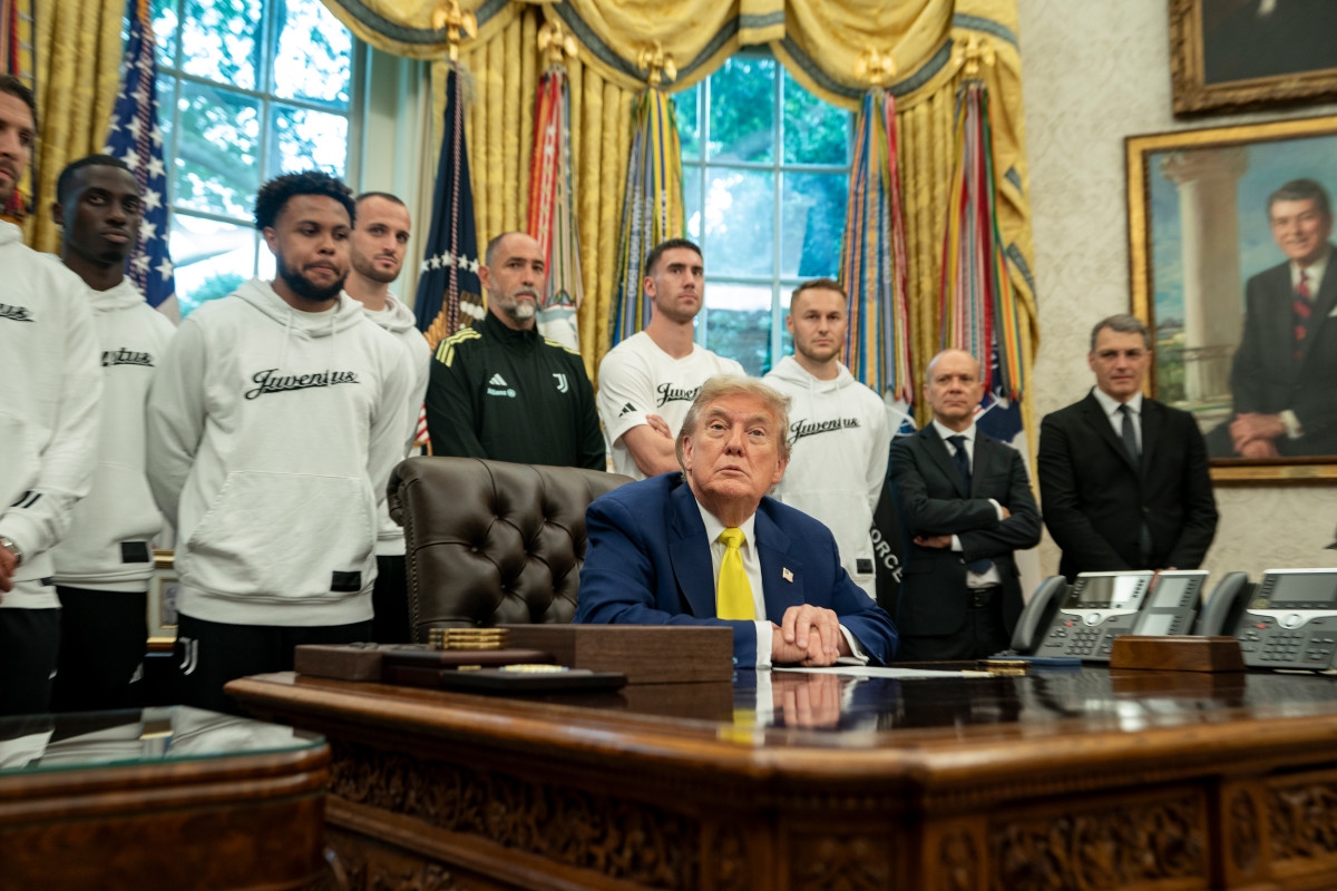 USMNT Star's Reaction To Seeing President Trump Goes Viral