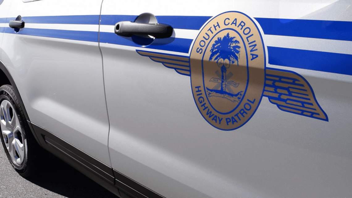 Car wreck involving 4 people leaves 1 dead early Saturday, SC Highway Patrol says