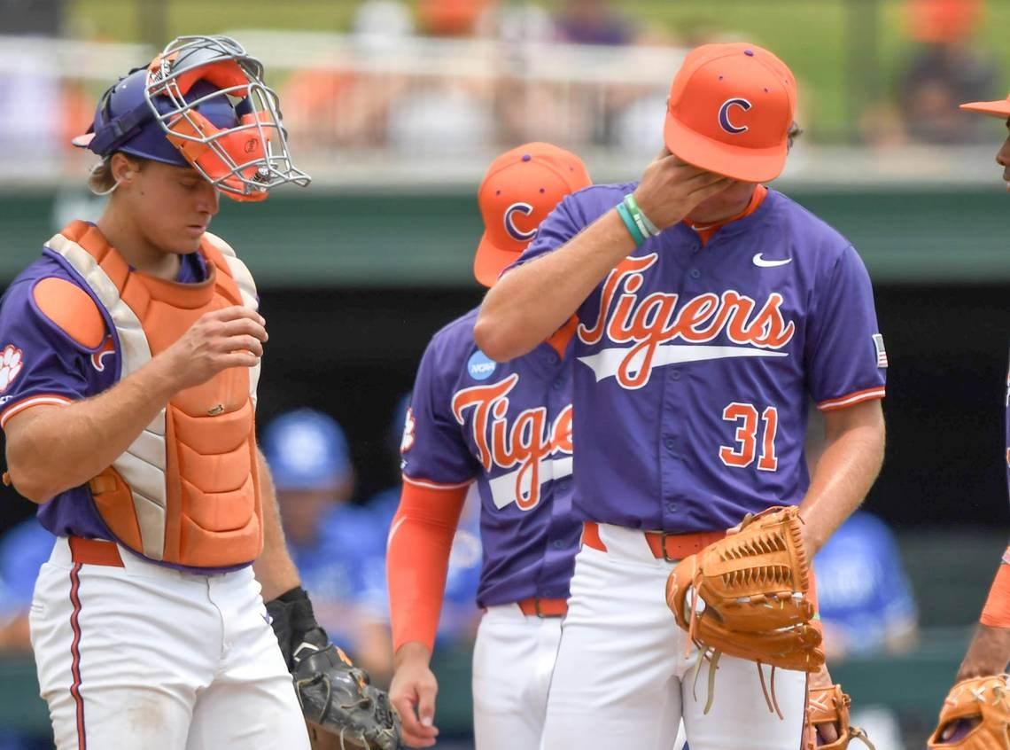 Battered: Kentucky baseball thumps Clemson, eliminates Tigers from NCAAs
