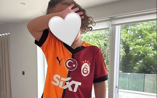 Leeds accused of lying after Ethan Ampadu's son pictured wearing Galatasaray shirt