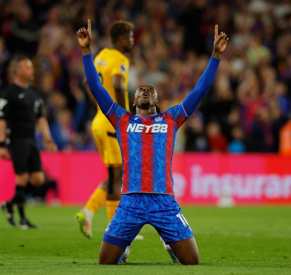 Crystal Palace keep party going as Eze's glorious goal wraps up win over Wolves