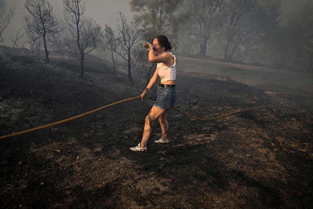 ‘Unlike any other kind of fear': wildfires leave their mark across Spain