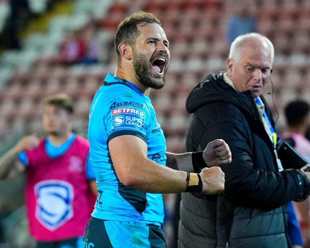 Sezer stars as Hull get back to form with emphatic Super League win at Leigh