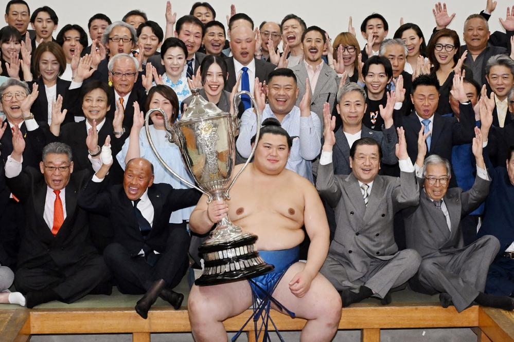 Onosato promoted to yokozuna after record-setting ascent in sumo