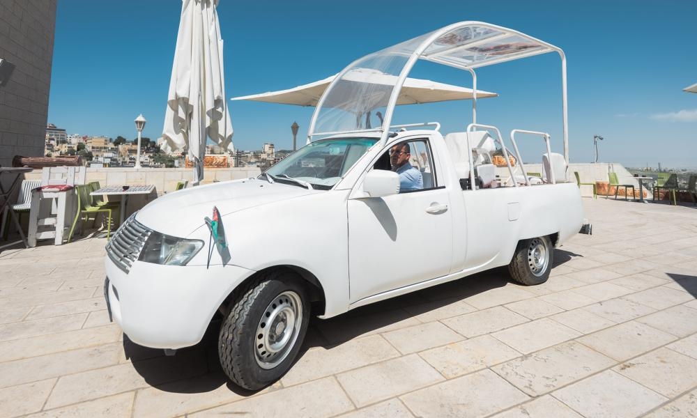 Francis's popemobile to become a mobile clinic for children in Gaza