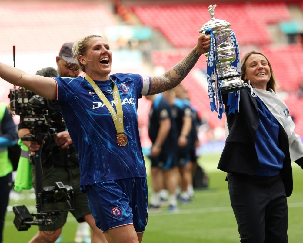 Sonia Bompastor looks to Europe after Chelsea complete domestic treble