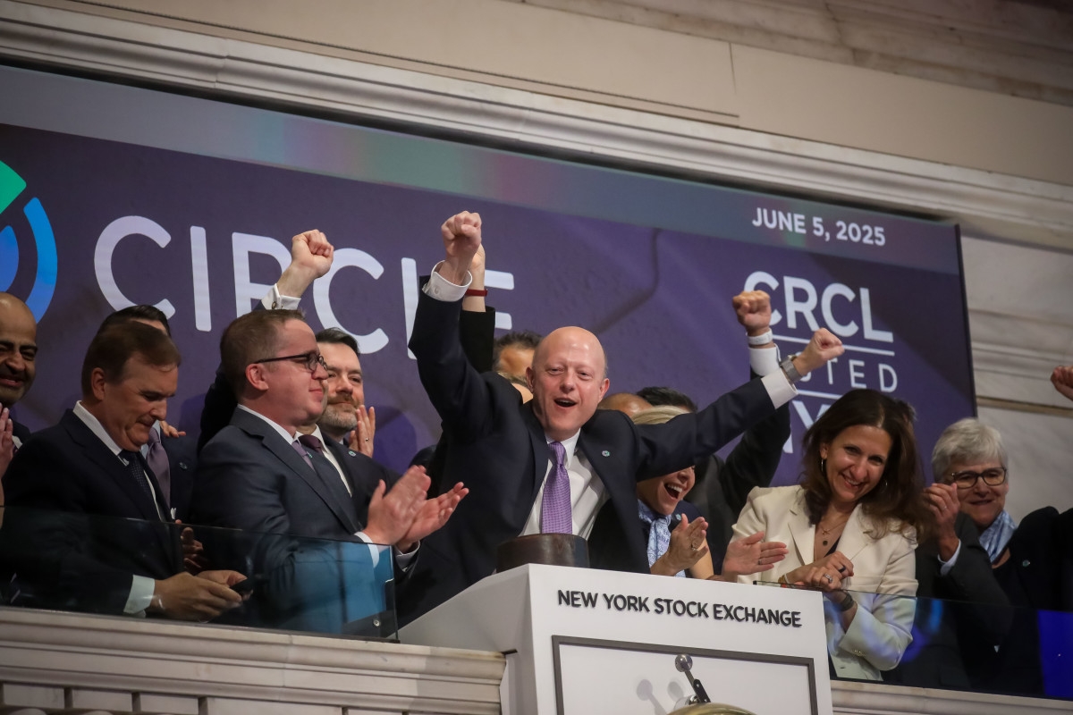 Big hot tech stock hits $115 on day two of NYSE debut