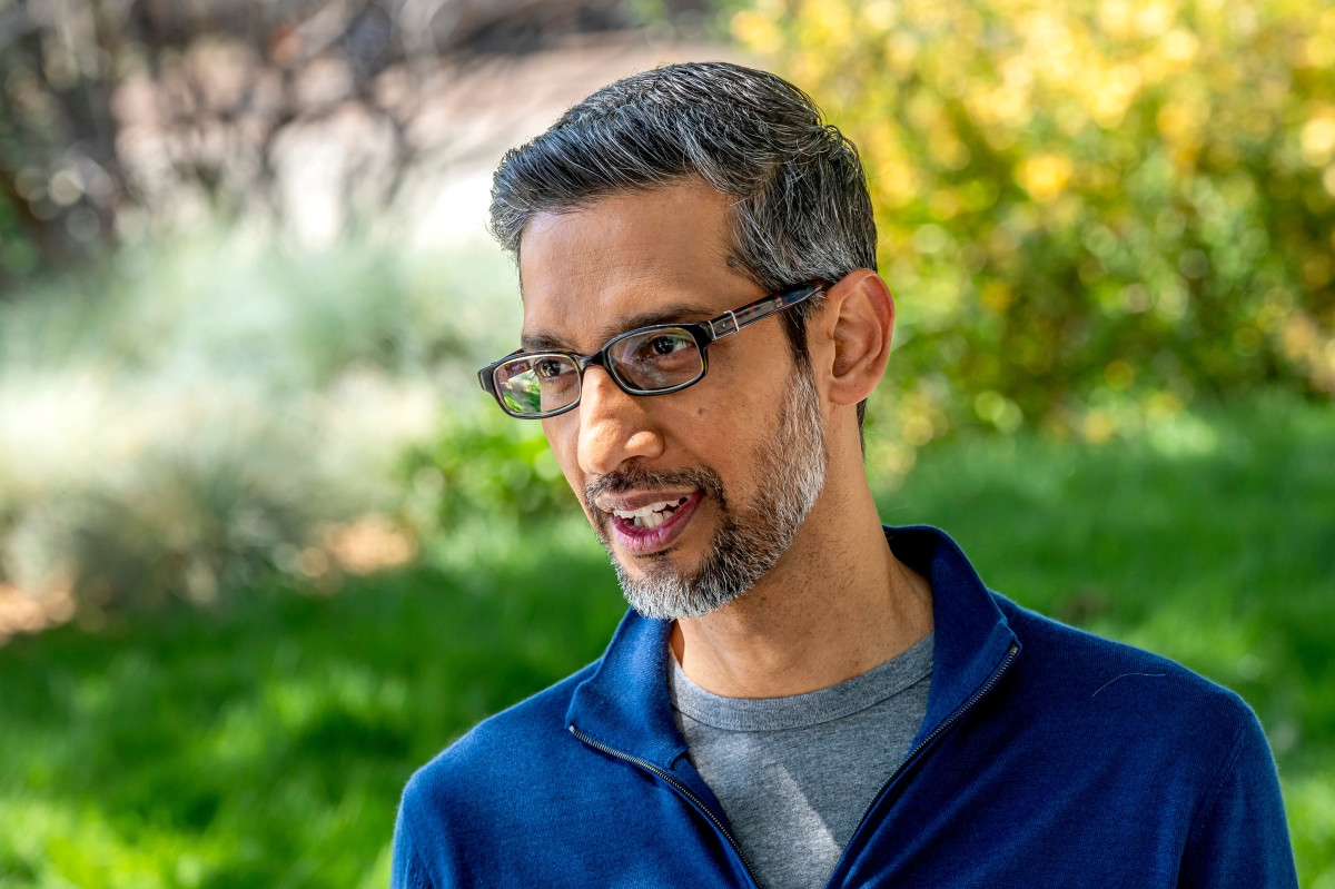 Analysts reset Alphabet stock price target after Apple's warning