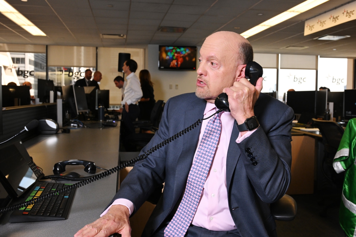 Jim Cramer has one-word response as Robinhood stock surges toward S&P 500