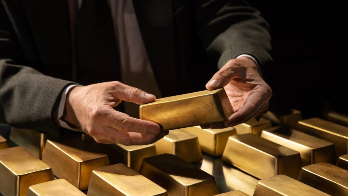 Major analyst resets gold price target after shocking economic data