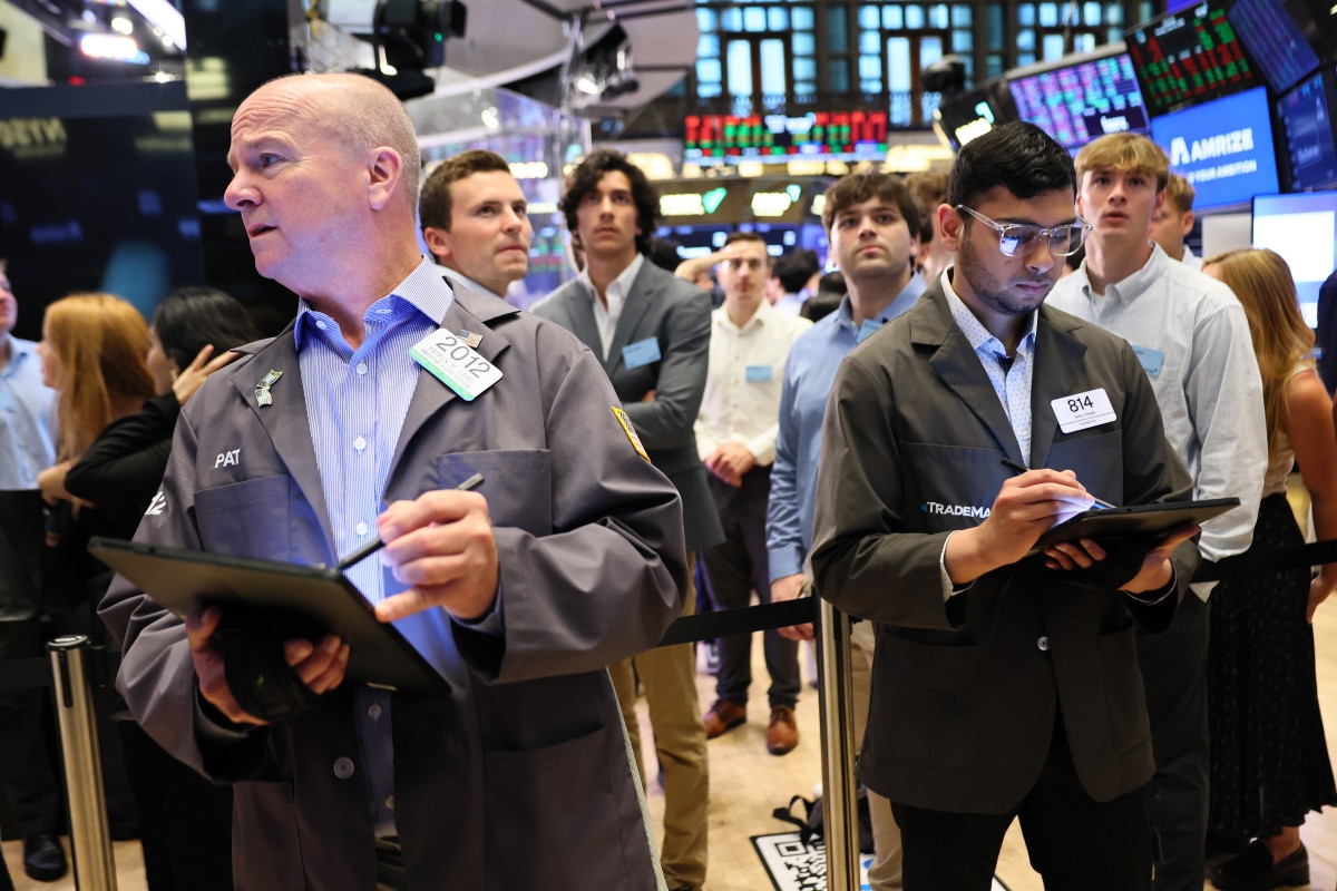 NYSE closing bell may ring in S&P 500 history