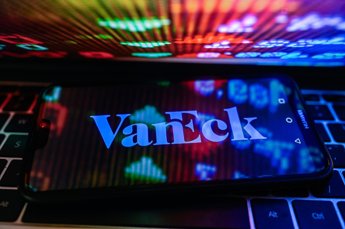 VanEck, 21Shares urge SEC to restore crypto ETPs 'first-to-file' rule