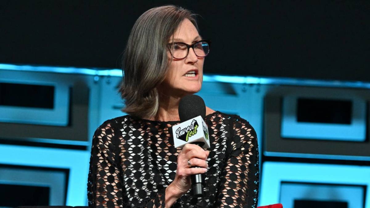 Cathie Wood buys $13.9 million of popular AI stock