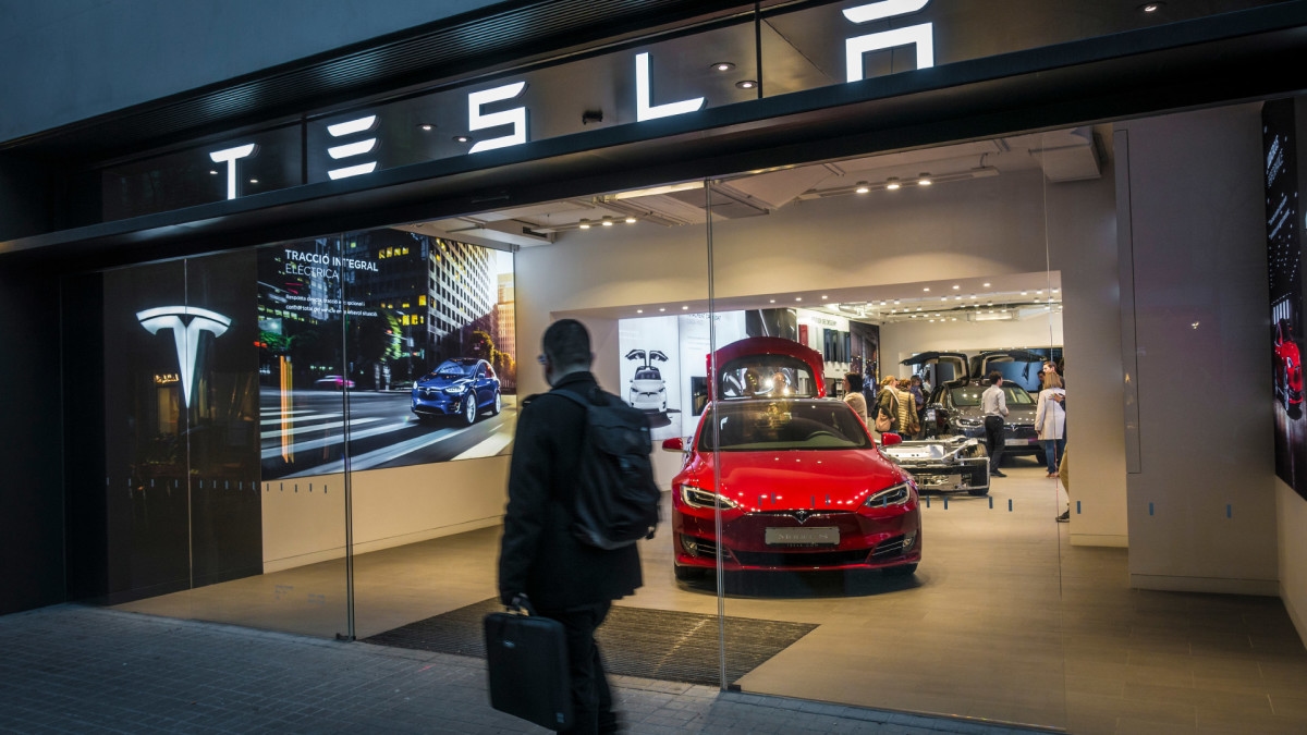 Tesla stock extends rally with Q1 delivery data, earnings on deck