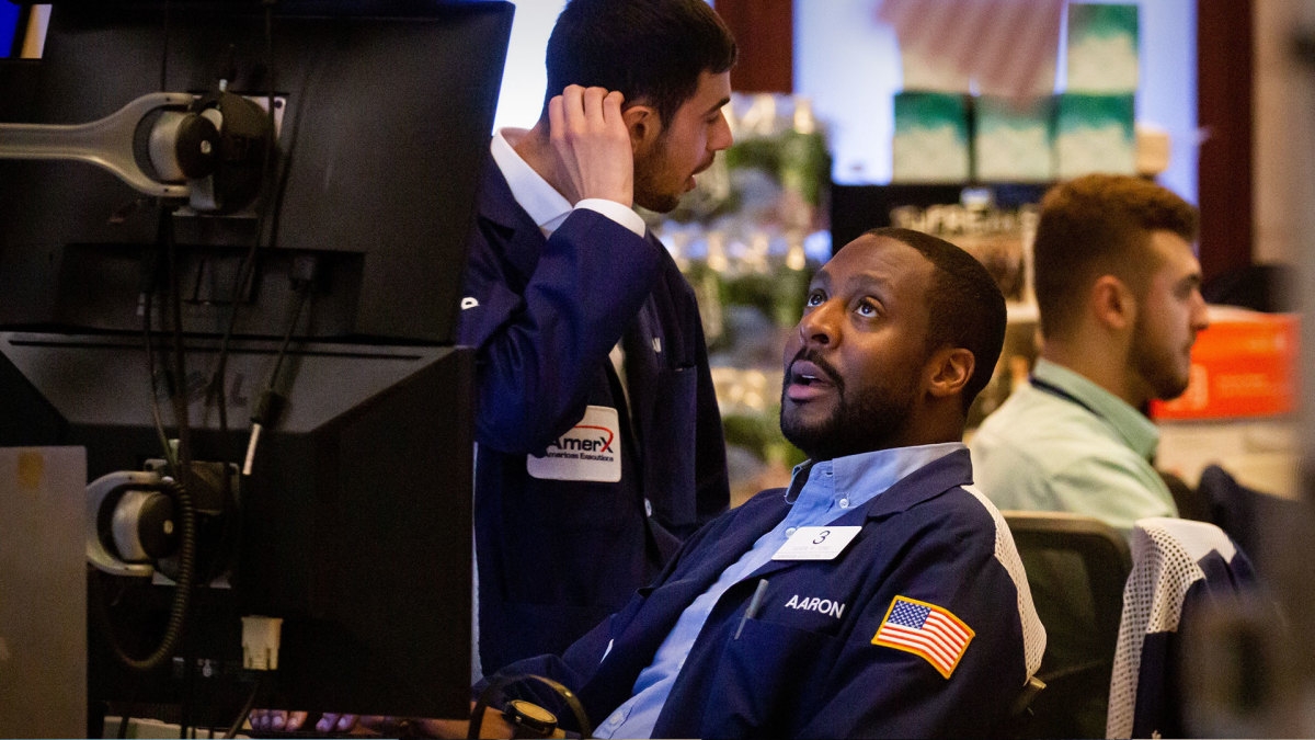 How a stock market investor handles market volatility