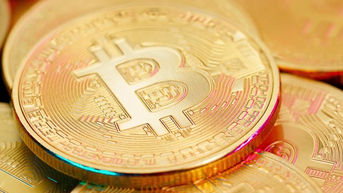 Analyst warns of market complacency as Bitcoin, XRP trades flat for 7 days straight