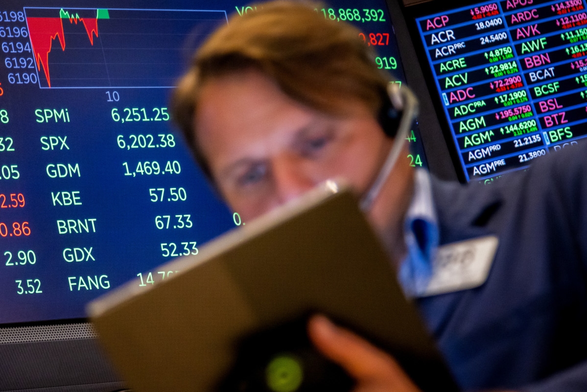 Veteran macro investor delivers blunt verdict on public-private market war