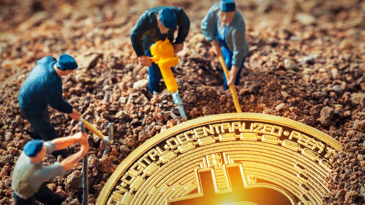 HIVE's Frank Holmes says Bitcoin mining is a win for Paraguay and the U.S