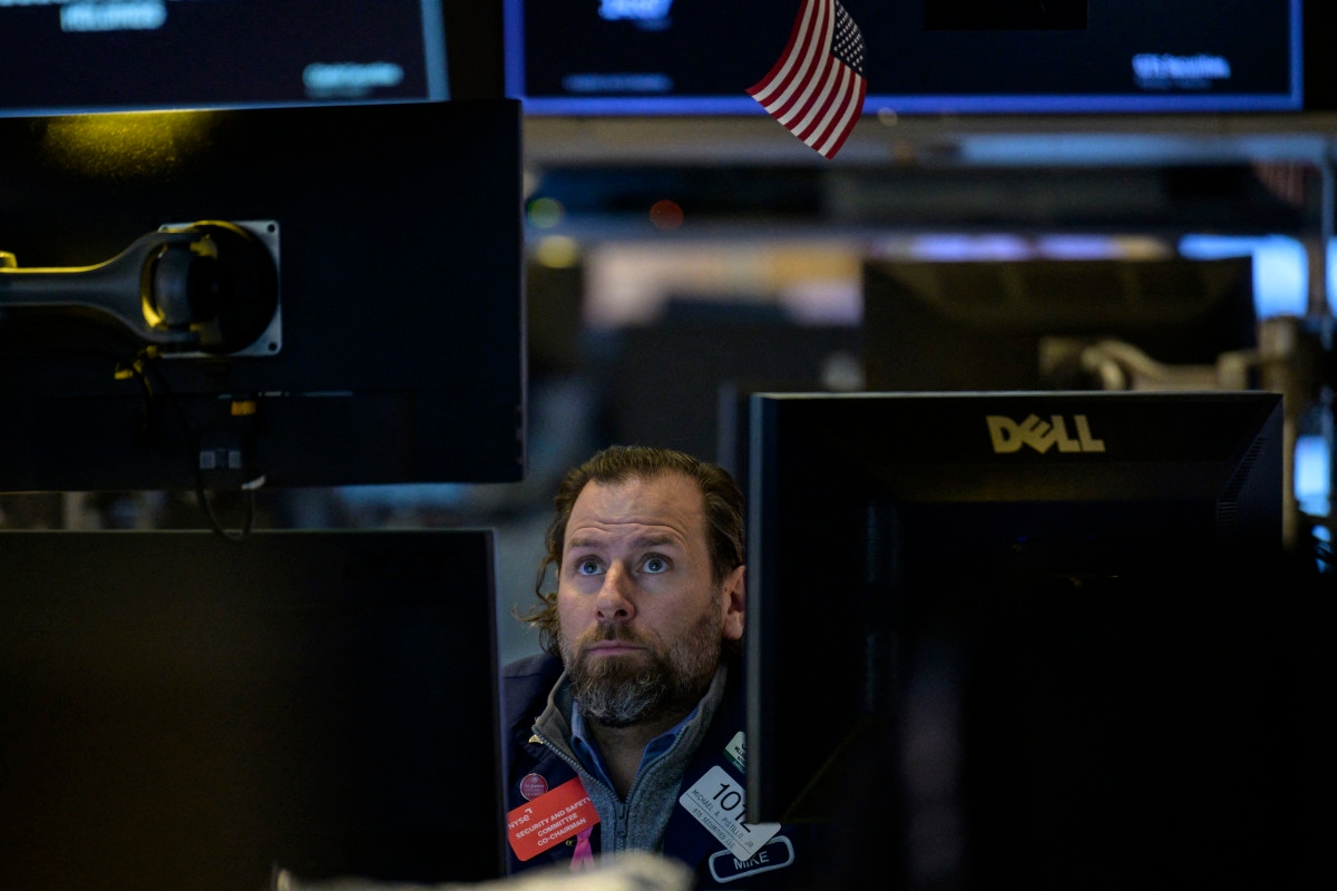 Stock Market Today: Stocks higher on big earnings, better retail sales