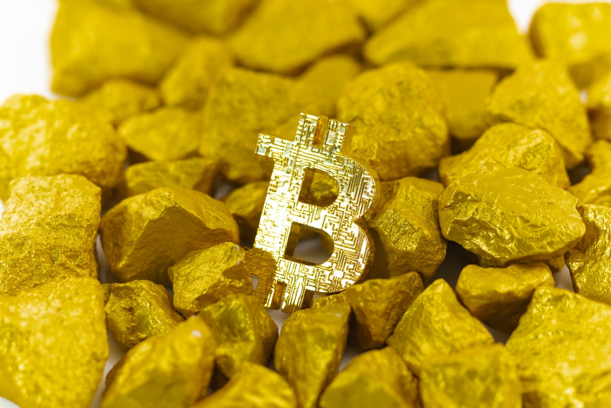 Bitcoin hits new all-time highs