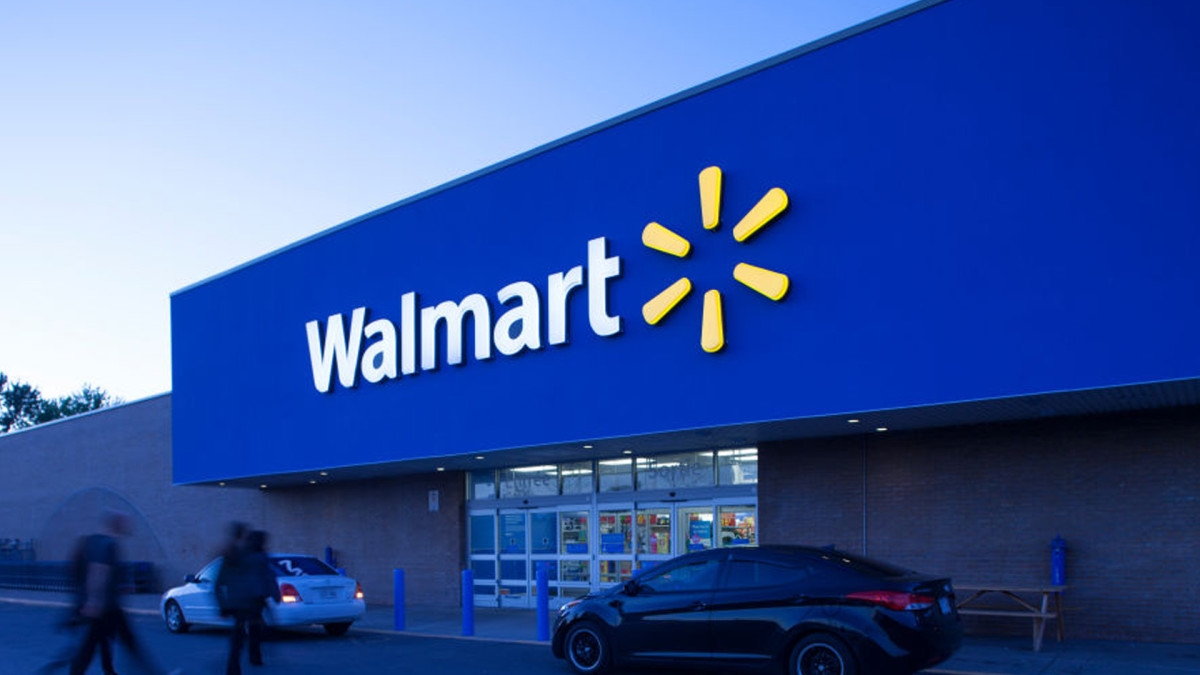 Walmart is selling an 'amazing' $80 military smartwatch for $26, and shoppers say it's 'better than the Apple Watch'