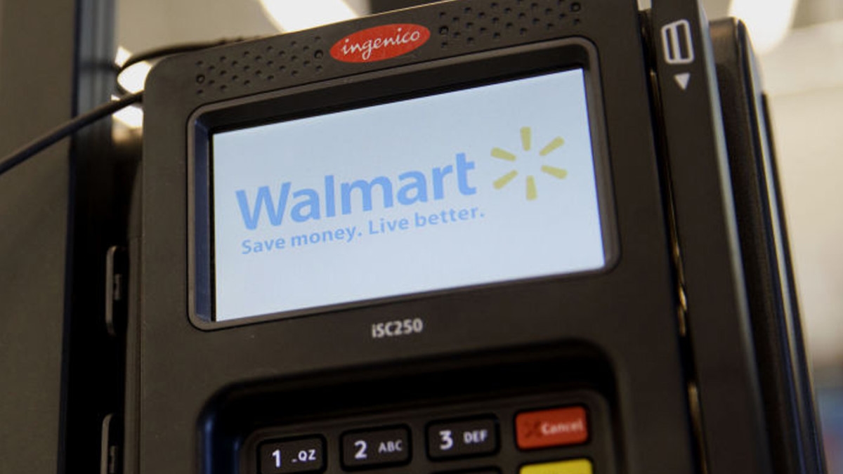 Walmart is selling a 'sleek' $110 digital camera for $64, and shoppers say it 'looks professional'