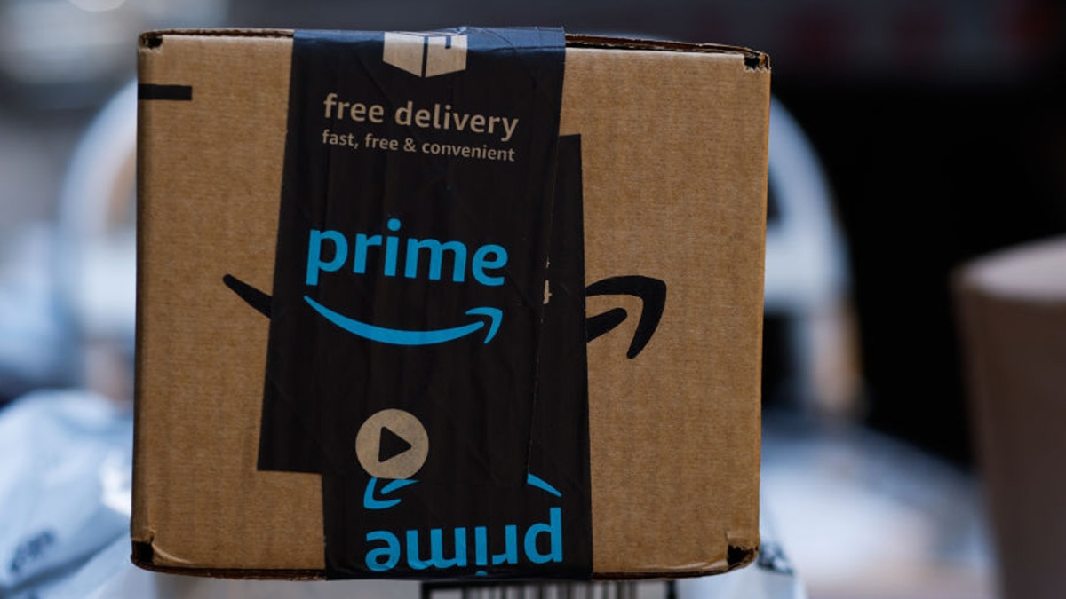 Amazon is selling a $900 laptop for $300, and shoppers say it's 'fast, reliable, and sleek'