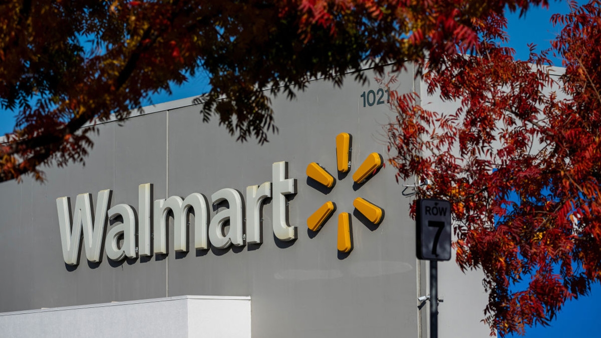 Walmart is selling a $130 outdoor security camera for just $37, and buyers love the 'crystal-clear' picture quality